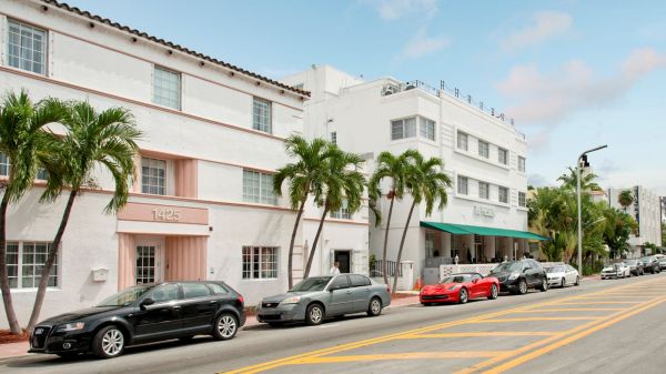 Exterior President Hotel South Beach